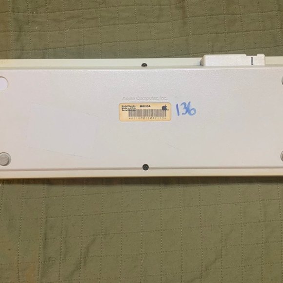 Macintosh Plus 1Mb and Hard Disk 20SC - Picture 2 of 12